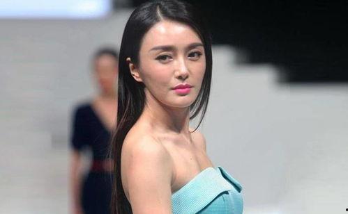 秦岚早期生活照,揭秘星途初启的青涩岁月